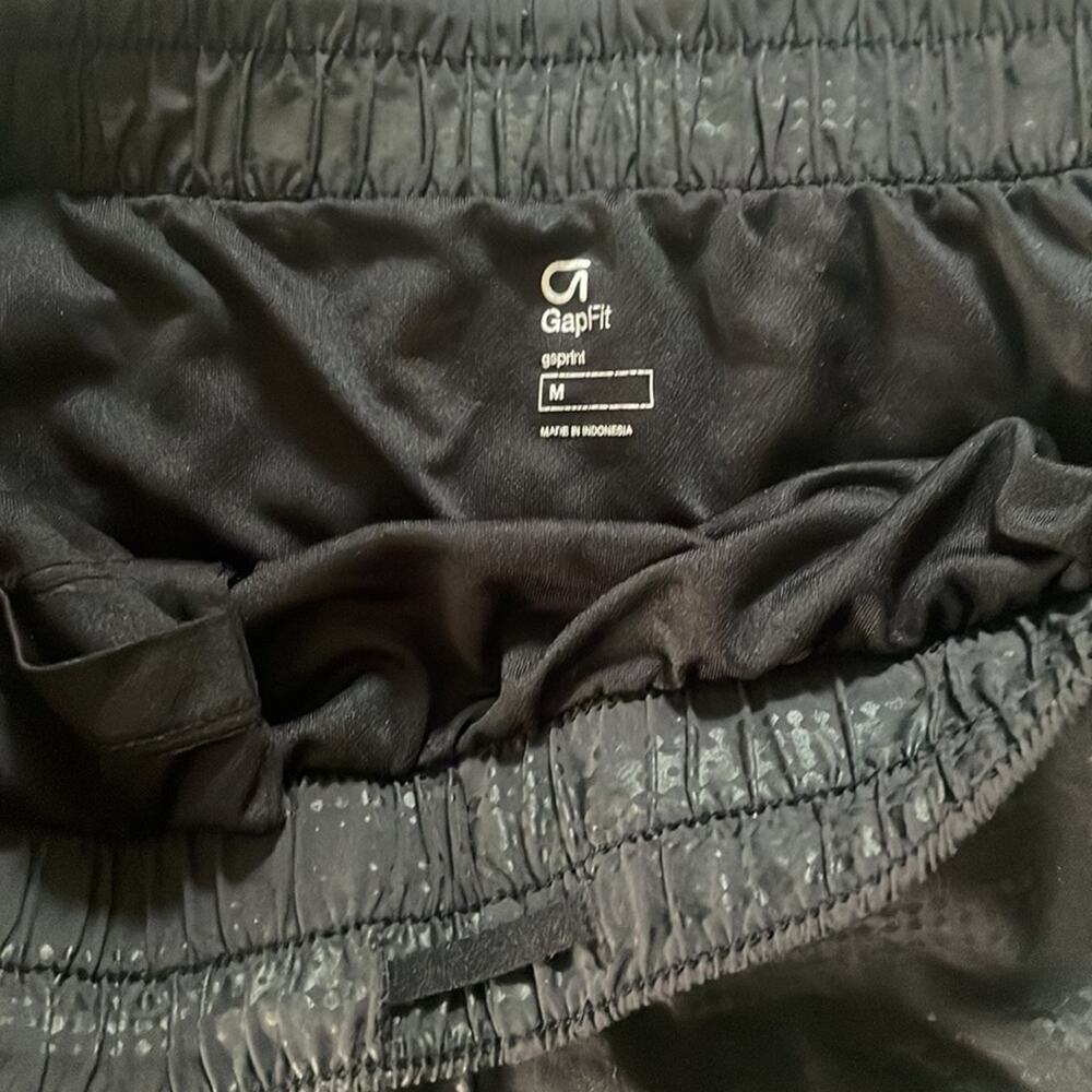 Gap fit black running shorts - Picture 3 of 7